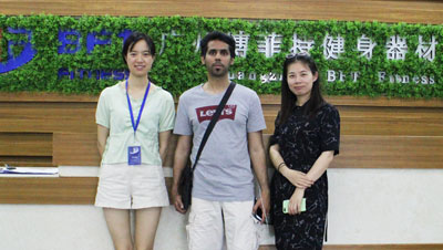 卡塔尔客户来中国采购91香蕉视频破解版APP健身房器材 